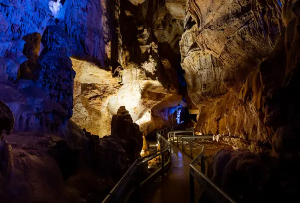 interior de la Cueva de los Franceses
